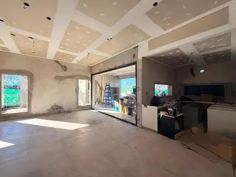 Casa en Venta con 4 cocheras