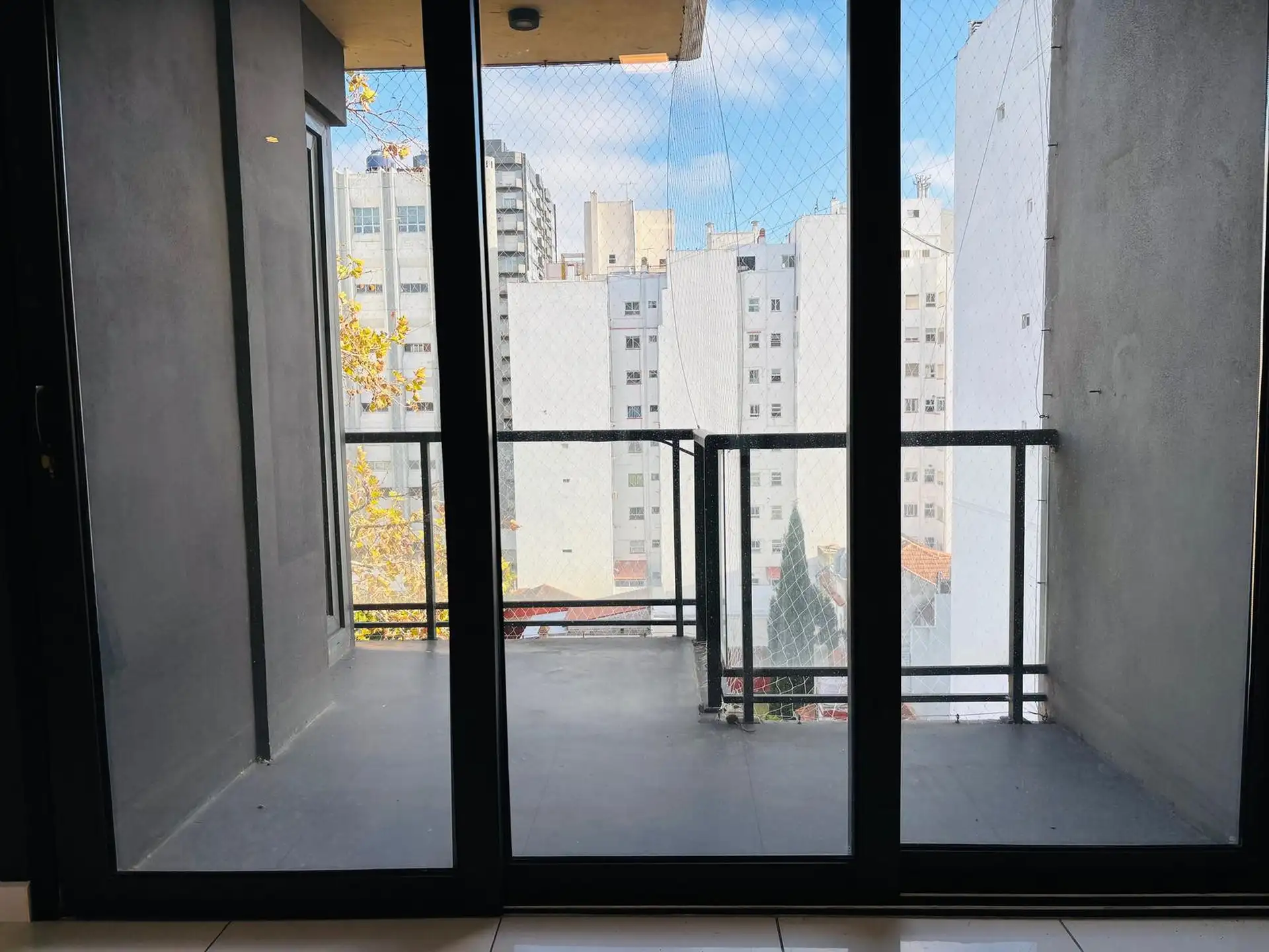 Departamento tres ambientes en el barrio Guemes Residencial