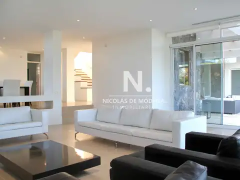 En venta y alquiler casa en Manantiales de 5 dormitorios.