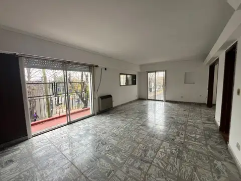Depto Tipo Casa en Alquiler de 4 ambientes