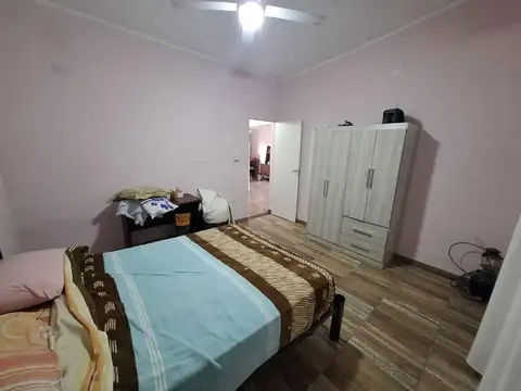 Casa 6 ambientes con 2 baños