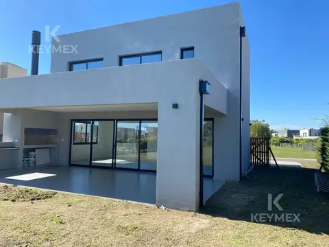Casa venta - Santa Elena - Pilar del Este - Zelaya
