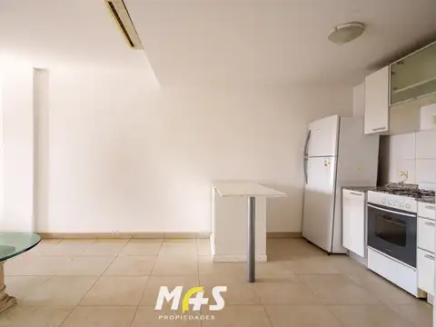 Villa del Parque – Monoambiente divisible muy luminoso con balcón amplio y pileta