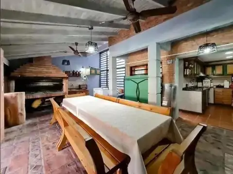 Casa de diseño y  categoría en venta en Gonnet