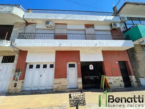 Dpto 3 ambientes en P.A con patio, garaje y terraza propia.