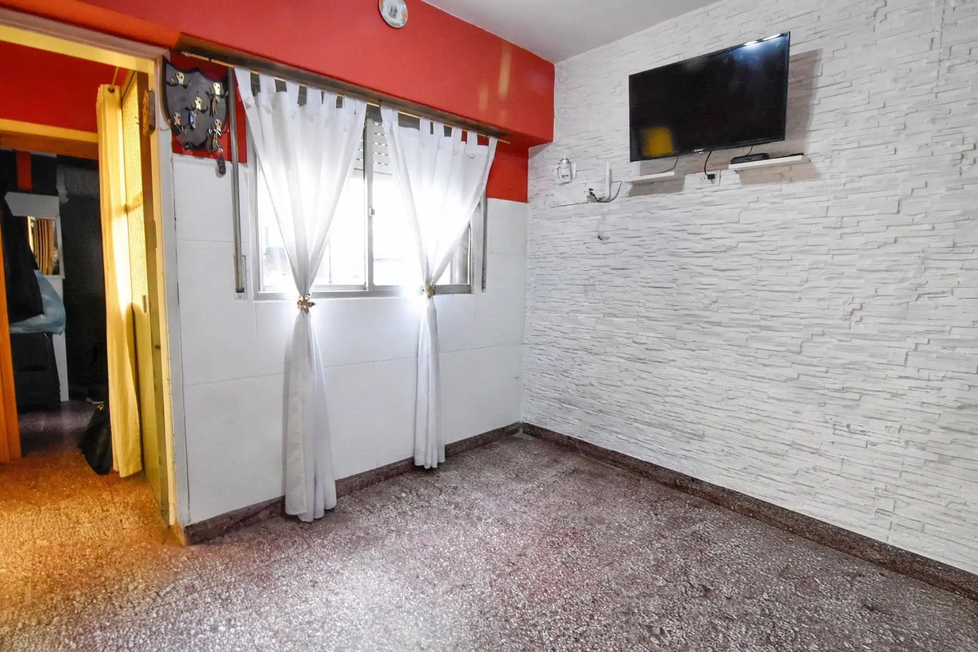 PH 2 amb. con patio - Santiago del Estero y Larrea