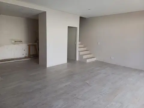 Depto Tipo Casa en Venta con 2 cocheras