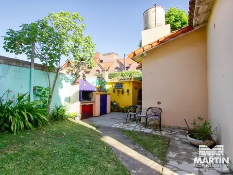 Casa en Alquiler de 2 Ambientes en Martínez con Jardín y Cochera