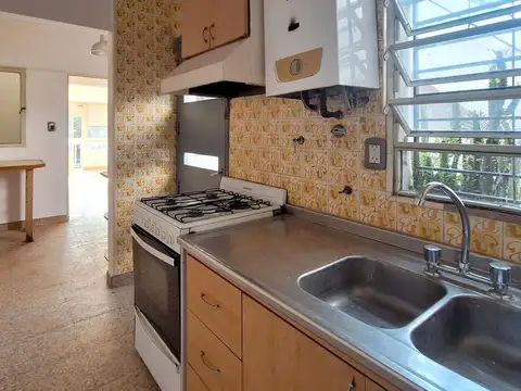 Casa 6 ambientes con 1 baño