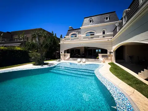 El Yacht 100, Piso 0