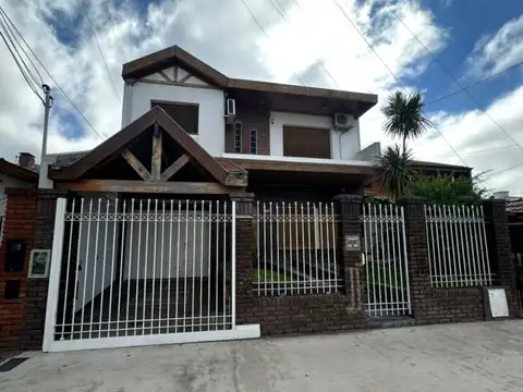 CASA TIPO CHALET ZONA RESIDENCIAL AMPLIO PARQUE