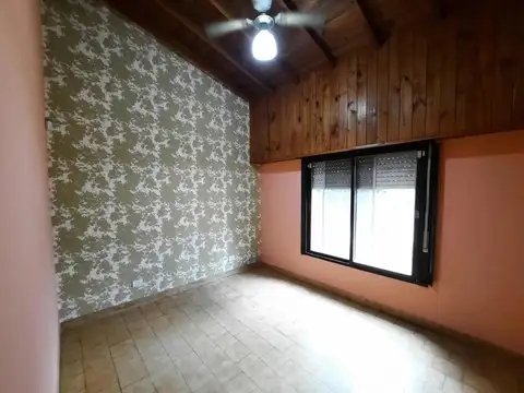 Depto Tipo Casa en Alquiler en Castelar Sur, $ 900.000