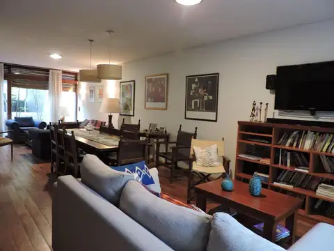 Casa en venta - 4 Dormitorios 3 Baños - 225Mts2 - La Plata