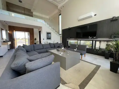 Casa 6 ambientes con 2 baños