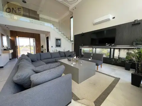 Casa 6 ambientes con 2 baños