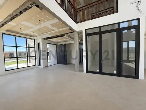 Venta Casa 6 Ambientes Barrio San Sebastián 370 m2 Cubiertos al Lago Zelaya