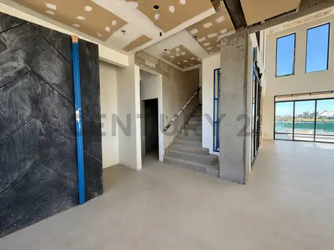Casa 6 ambientes con 5 baños