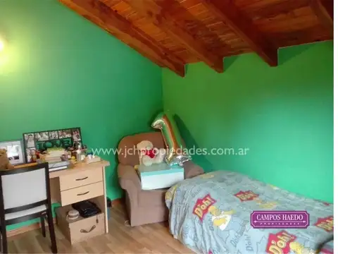 AMPLIA CASAS CON QUNCHO EN BARRIO TRES CERROS - VILLA LA ANG