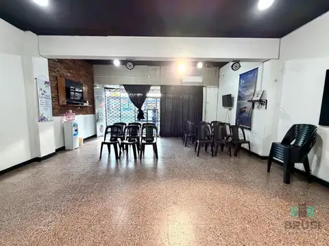 Av. Hipólito Yrigoyen al 6900