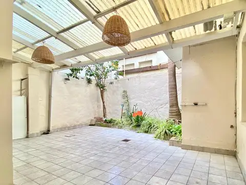 Venta ph a la calle con patio sin expensas olivos