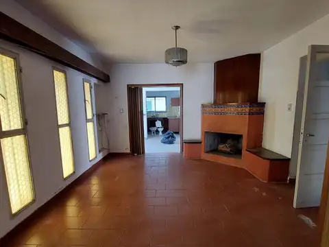 Casa en alquiler 2 dormitorios 1 baño con patio