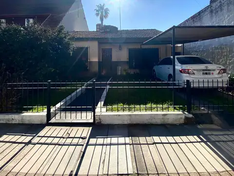 Casa En Venta En San Miguel De 4 Ambientes Con Cochera