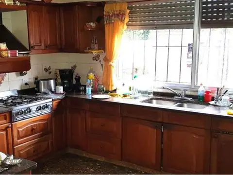 Casa 5 ambientes con 3 baños