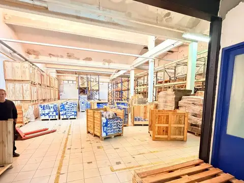 Depósito de 350 m2 cubiertos en Florida