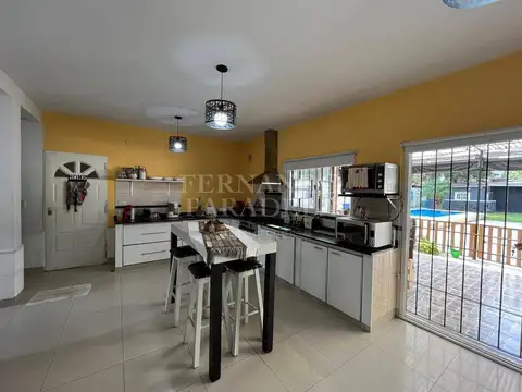 Casa en Venta con 4 cocheras