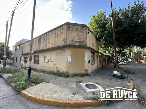 Excelente esquina en Quilmes a pasos de Guido