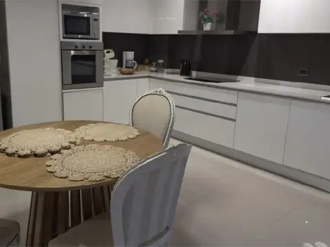 Casa 5 ambientes con 5 baños