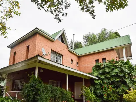 Casa 5 ambientes con 3 baños