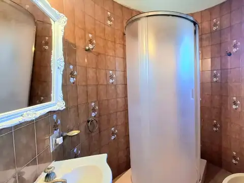 CASA EN VENTA EN CARLOS CASARES CON PILETA