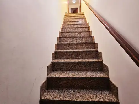 Casa 6 ambientes con 4 baños