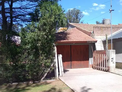 Casa 6 ambientes con 2 baños