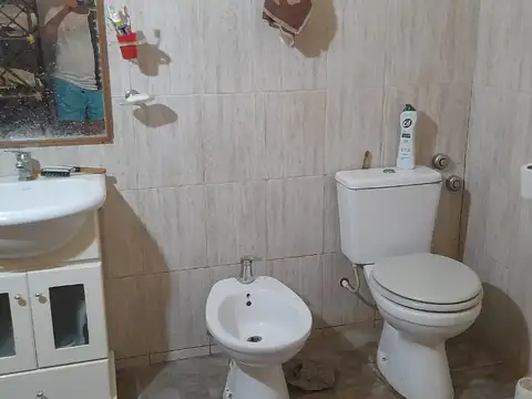 Casa 4 ambientes con 1 baño