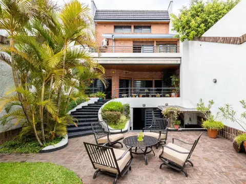 Casa en Venta con 4 cocheras