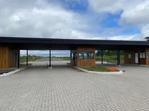 MMC. Hermoso lote en venta barrio Village Plaza