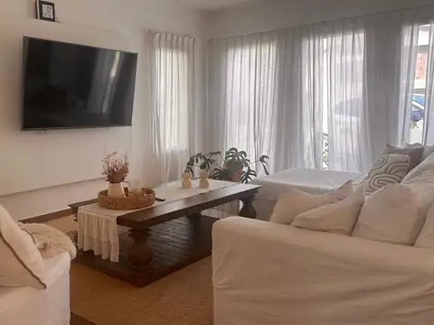 Casa en Alquiler en Terralagos, USD 4.500