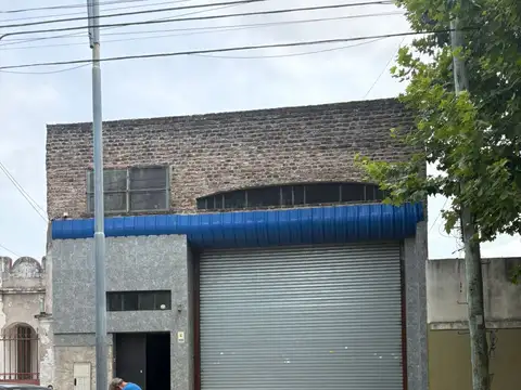 Galpón con entrepiso