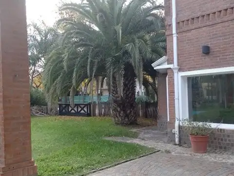 Casa en Venta con 6 cocheras