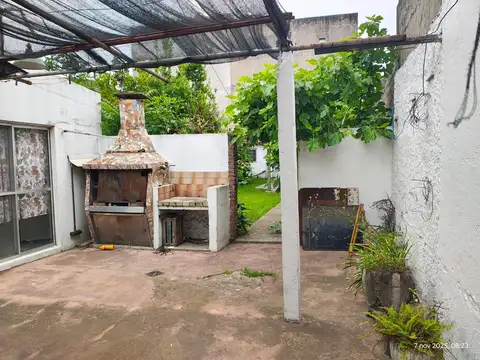 Casa 5 ambientes con 2 baños