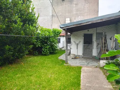 Casa en venta sobre lote de 8,66 × 43 m, próxima a General Paz y Autopista Ricch