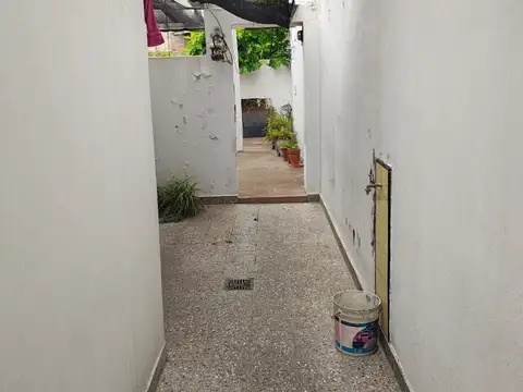 Casa en venta sobre lote de 8,66 × 43 m, próxima a General Paz y Autopista Riccheri en Villa Celina