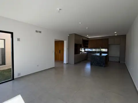 Venta casa tres dormitorios con patio en barrio cerrado Cañitas Malagueño