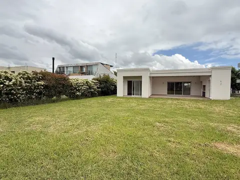 Casa Chalet  en Venta en Pilar del Este, Pilar, G.B.A. Zona Norte