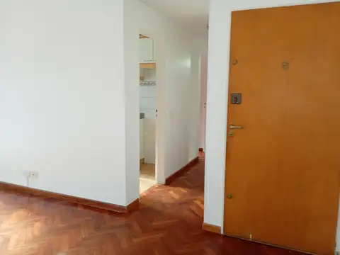 Teniente General Eustoquio Frías 100, Piso 1°