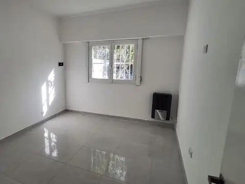 Casa de tres ambientes reciclada en el Barrio Parque Luro