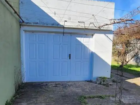 Casa En Los Acers Al 800, Pueblo Nuevo, Lujan En Venta