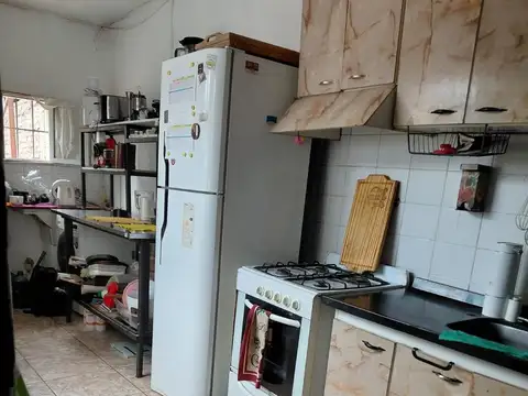 Casa 8 ambientes con 2 baños